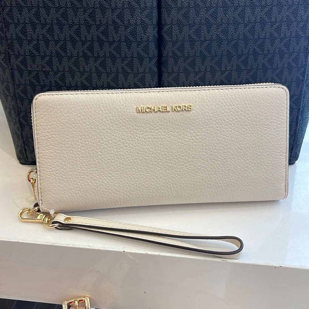 MICHAEL KORS Leather Continental Wristlet Phone Case Wallet Light Cream NWT